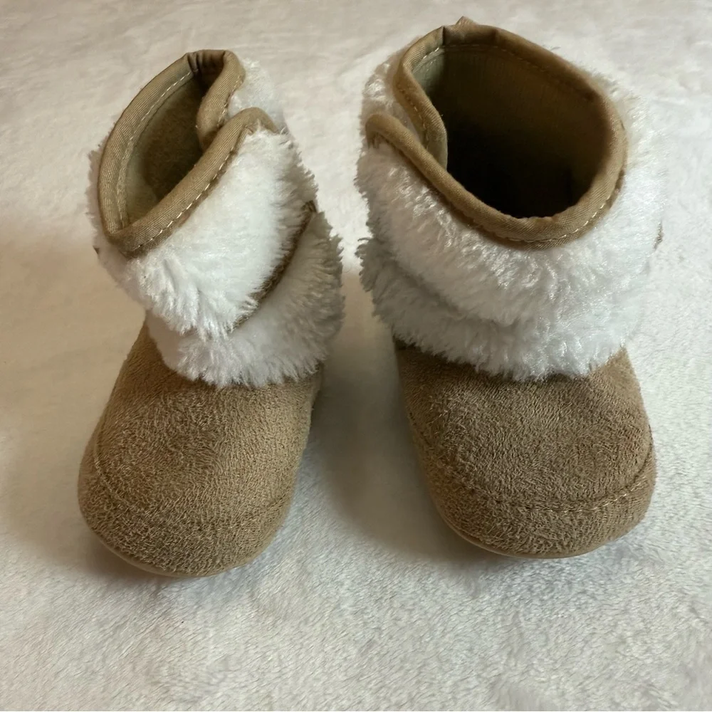 TongYouYuan Cozy Tan and White Baby Boots
